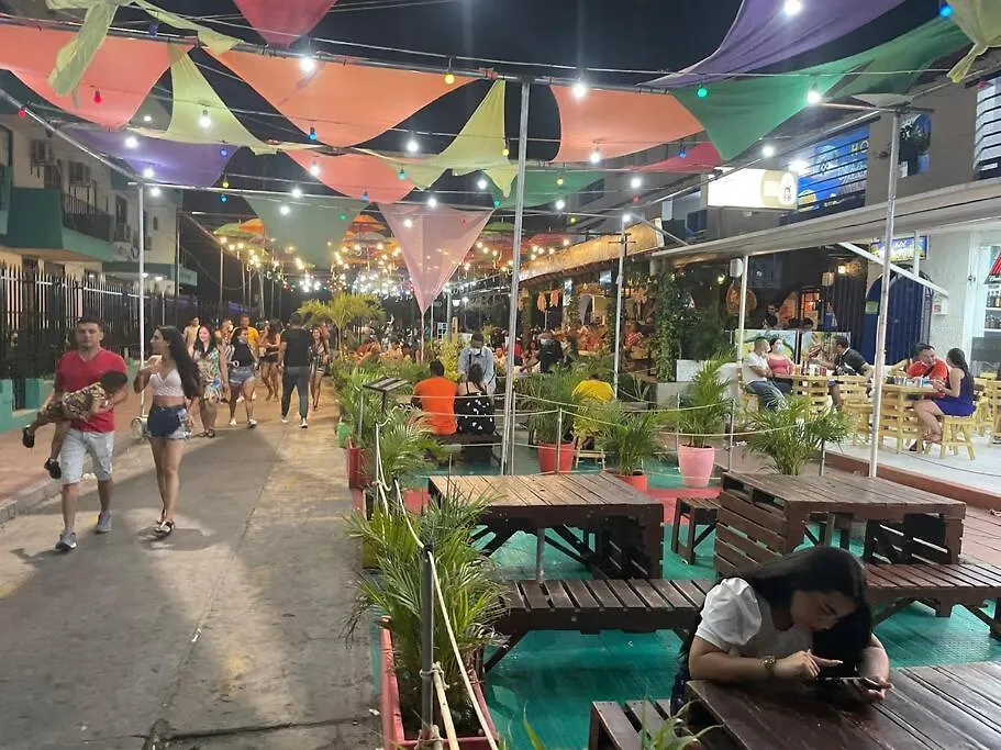 Hermoso Con Piscina Y Playa Al Lado Del Comercio Del Rodadero Gaira 0*,